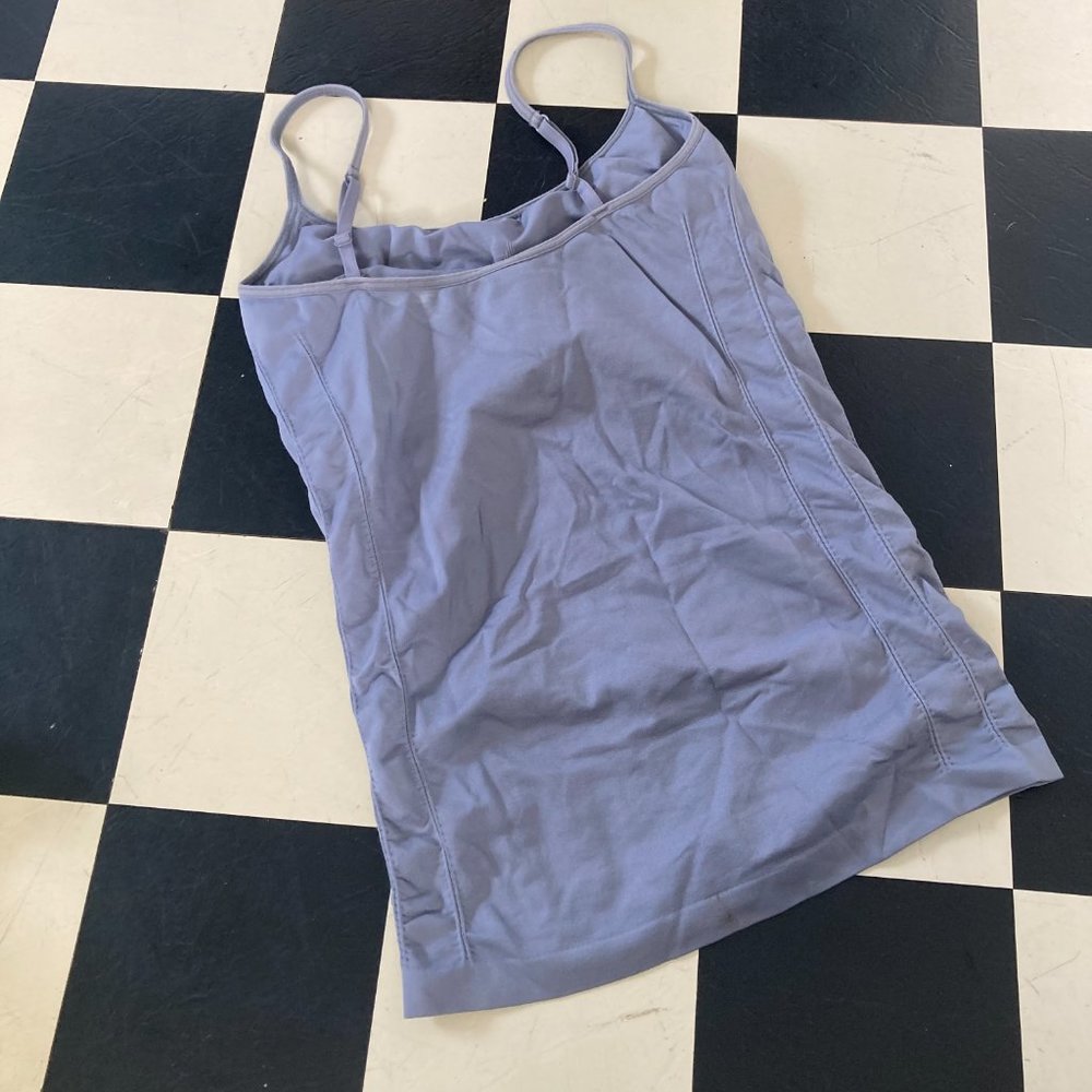 Form-Fitting Ribbed Tank Top - Picture 2 of 3